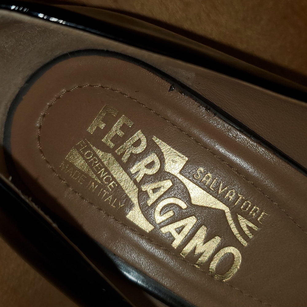 Salvatore ferragamo flats size 7B worn once leather black - Picture 8 of 9